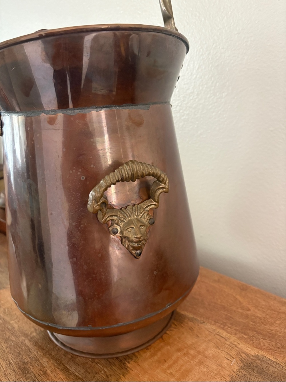 Antique Lion Head Copper And Brass Coal Scuttle Bucket Delft Porcelain Handle - Picture 3 of 9